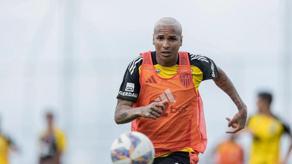 Enquanto ganhava R$ 700 mil no Galo, salário de Deyverson no Fortaleza é de cair o queixo