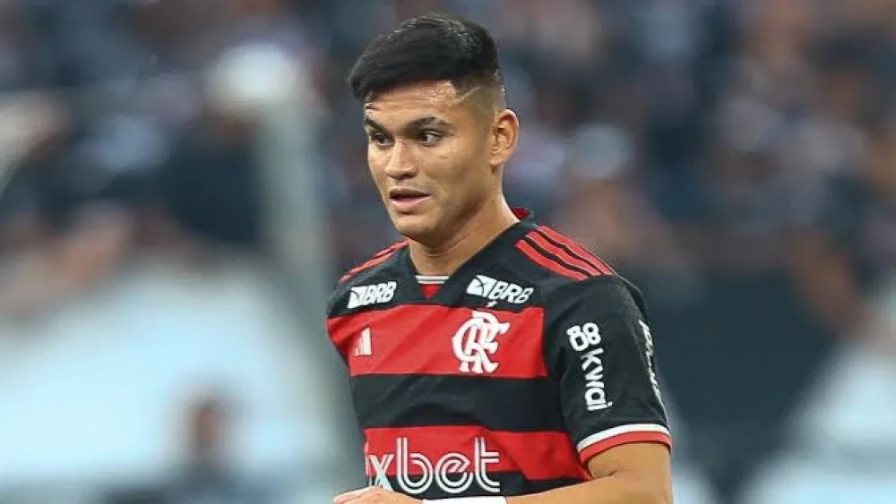 Por R$ 112 milhões, Flamengo libera Carlos Alcaraz a vestir azul e branco
