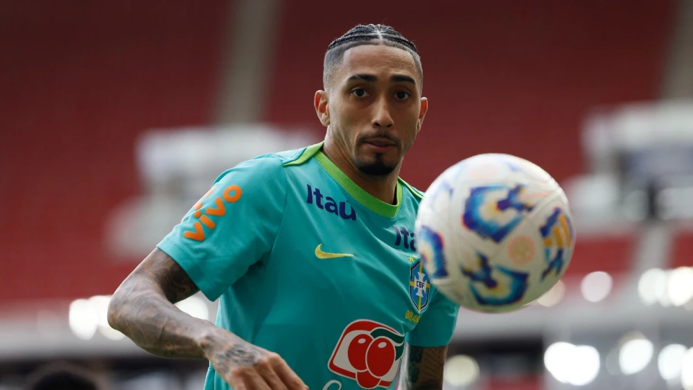 Ex-jogador do Cruzeiro é atacado por argentinos após ser confundido com Raphinha