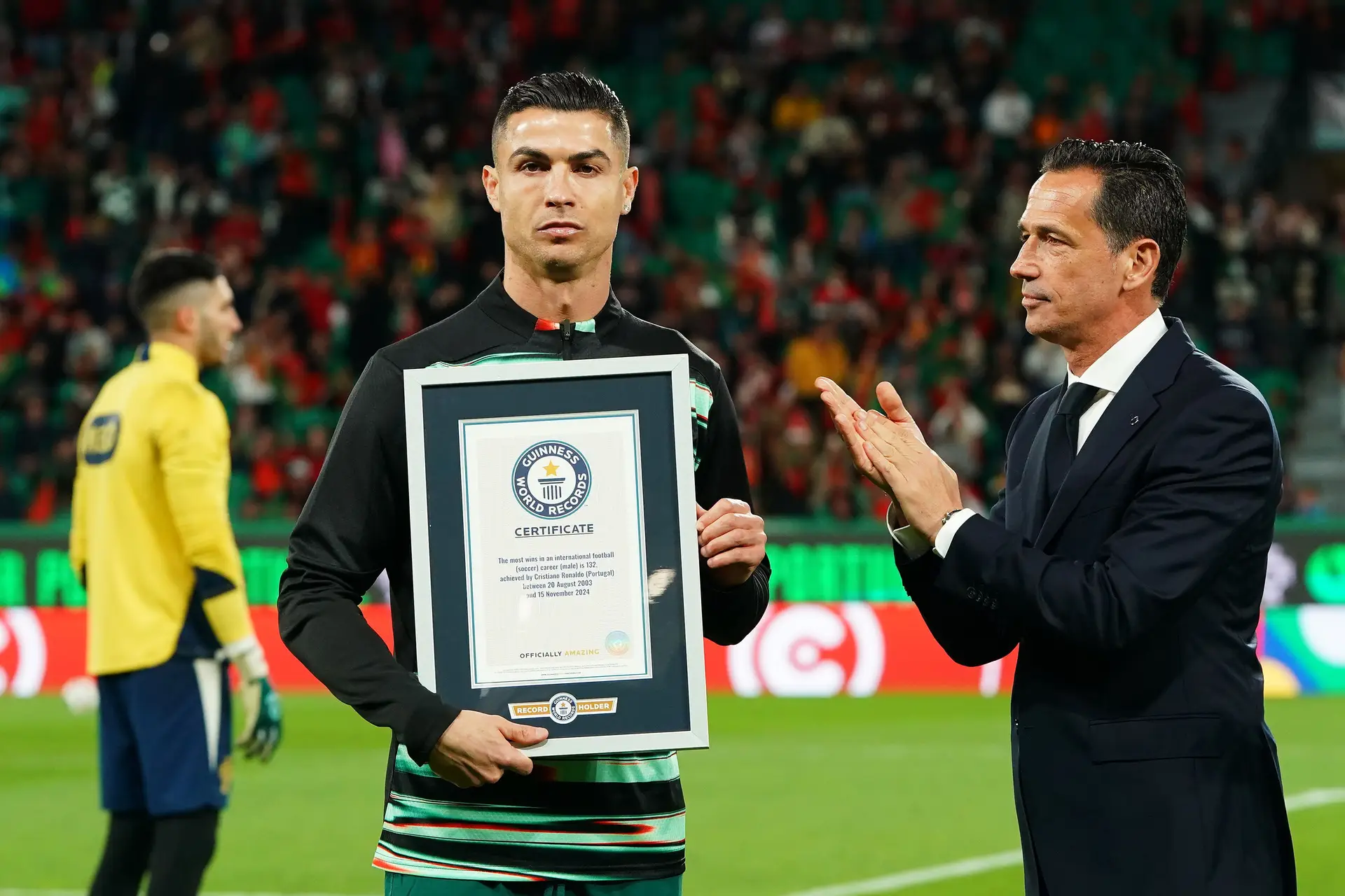 Guinness Book entrega placa e confirma novo recorde mundial de Cristiano Ronaldo