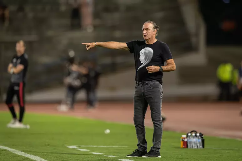 Logo após Cuca reclamar, Atlético-MG não perde tempo e busca reforço