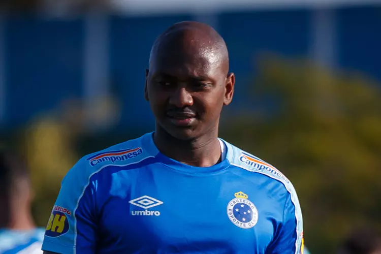 Ex-Cruzeiro, Sassá está de casa nova no futebol brasileiro