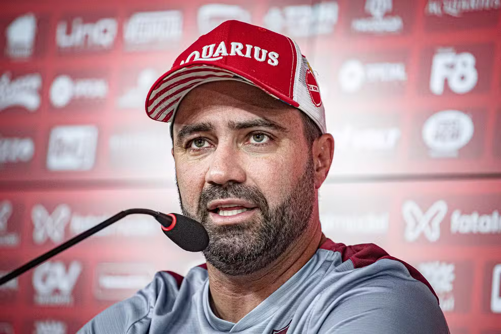 Ao apagar das luzes, volante ex-Cruzeiro assina com o Vila Nova-GO