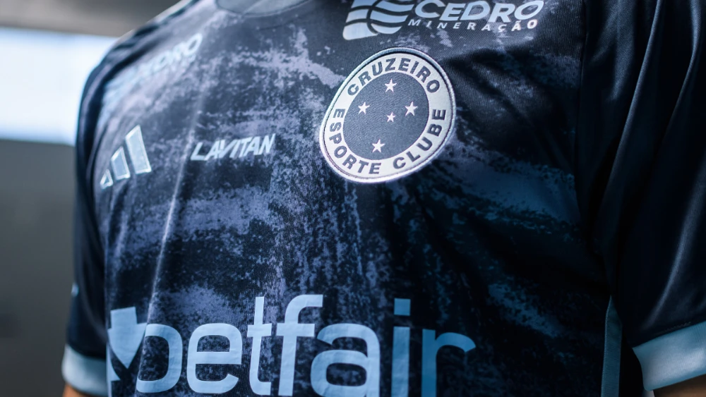 Volante faz as malas, deixa o Cruzeiro e se apresenta em novo clube