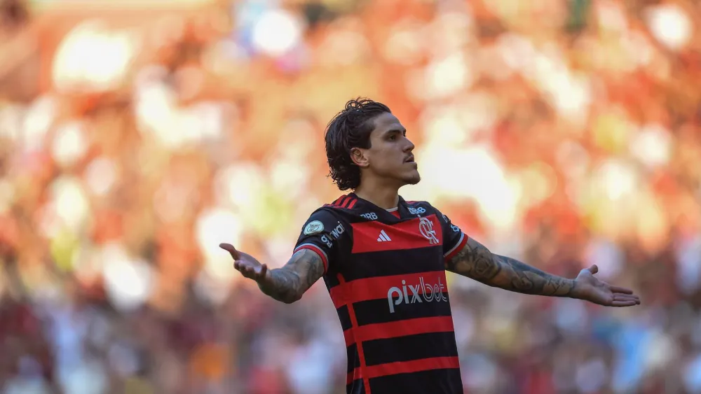 Pedro é cortado do time do Flamengo logo antes de enfrentar o Cruzeiro no Brasileiro