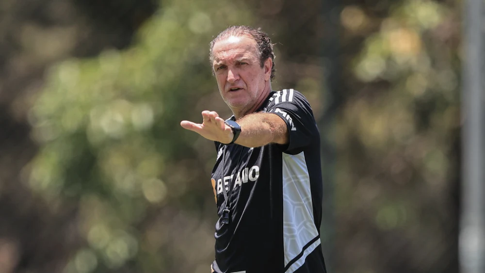 Atlético não acata pedido e Cuca precisa se virar com o que tem