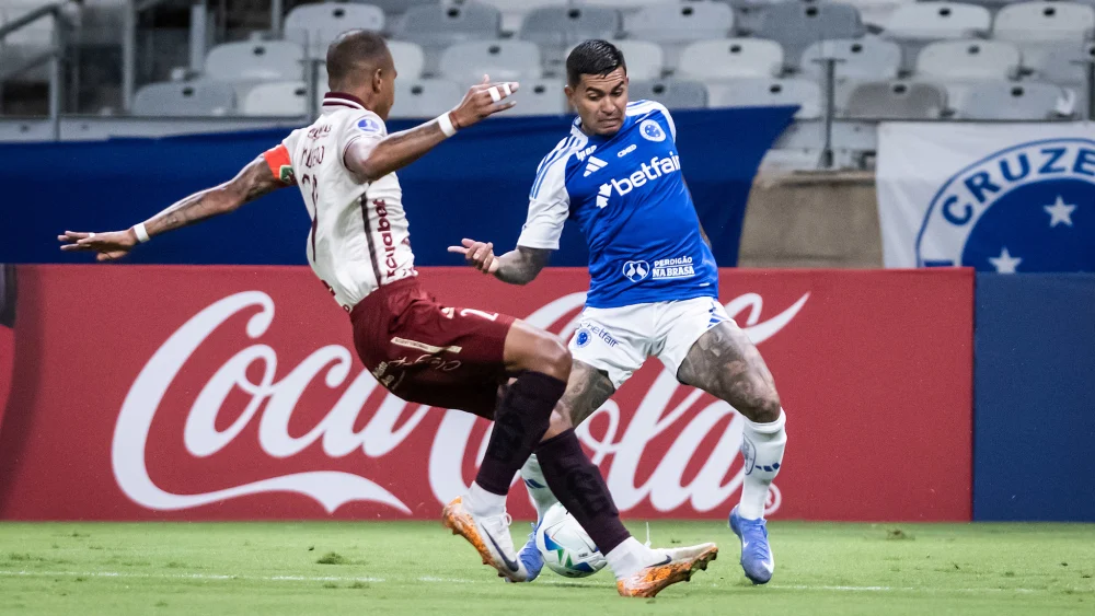 Ex-jogador usa experiência de campo e crava verdadeiro problema do Cruzeiro