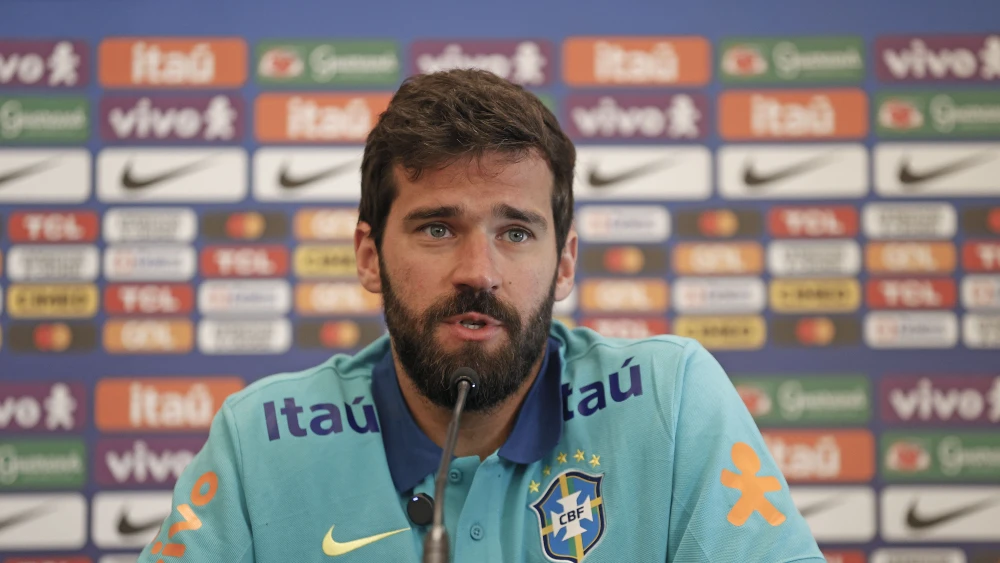 Internacional faz jogada de mestre para repatriar o goleiro Alisson