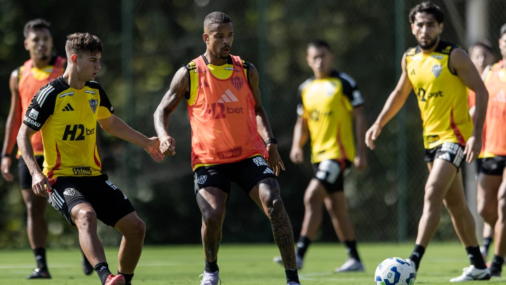 Atlético-MG não dorme no ponto e anuncia chegada de mais três reforços