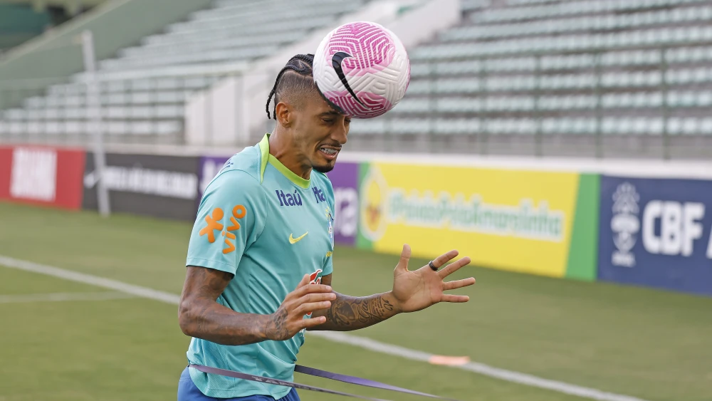 Pela bagatela de R$ 743 milhões, Raphinha diz adeus ao Barcelona