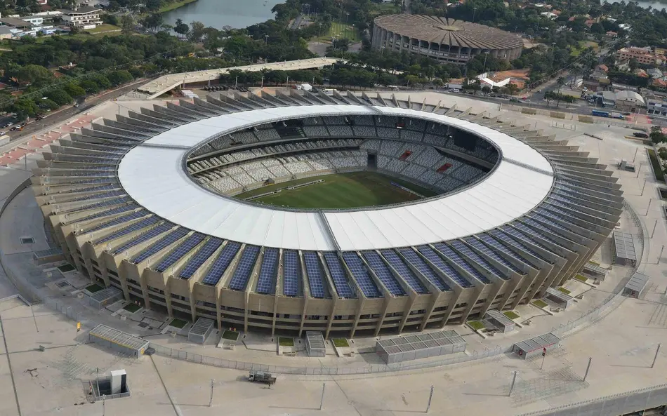 Cuadrado e Arias chegaram no mesmo voo em BH para apresentação no Mineirão