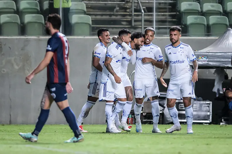 Técnico que foi demitido do Cruzeiro volta a Minas para treinar rival