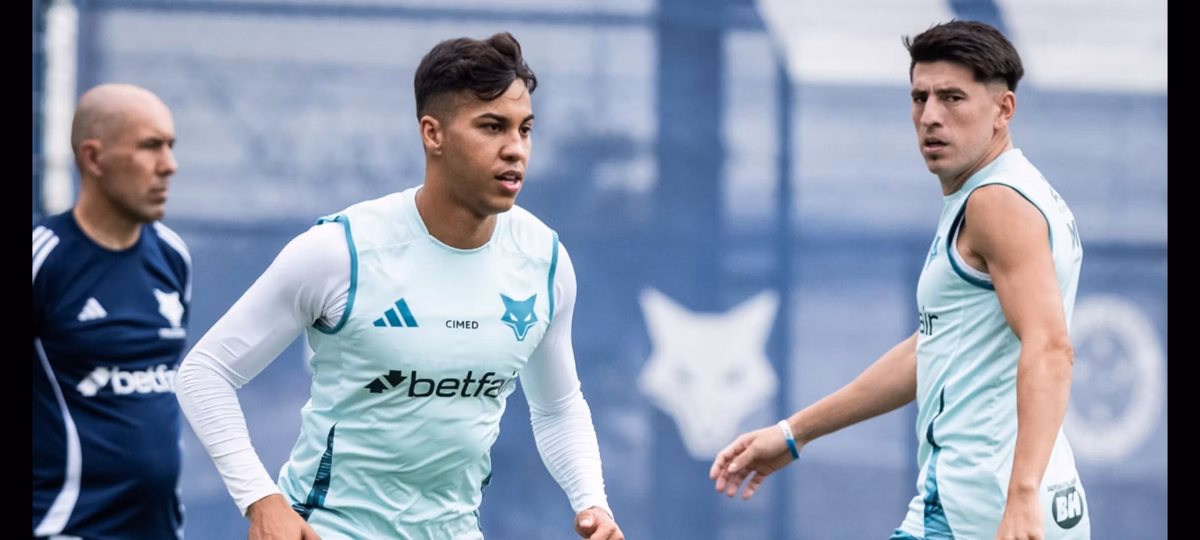 Zagueiro canhoto chama atenção na Europa e Cruzeiro pode ficar sem defensor
