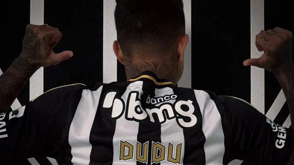 Dudu deu chapéu em todo mundo e agora vai receber dois salários para jogar bola