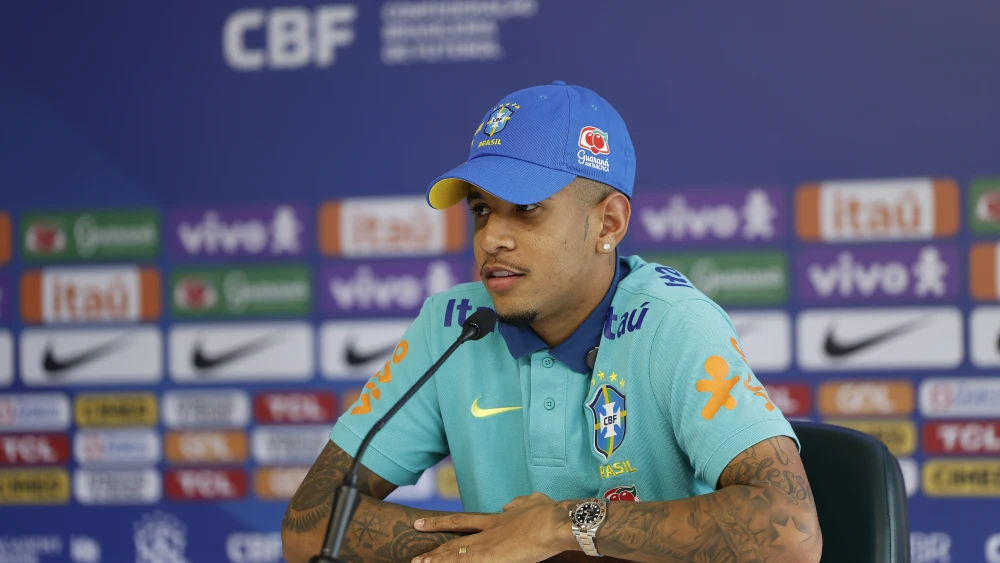 Logo após deixar o Atlético, Savinho volta ao Brasil e assina contrato de R$ 700 mil