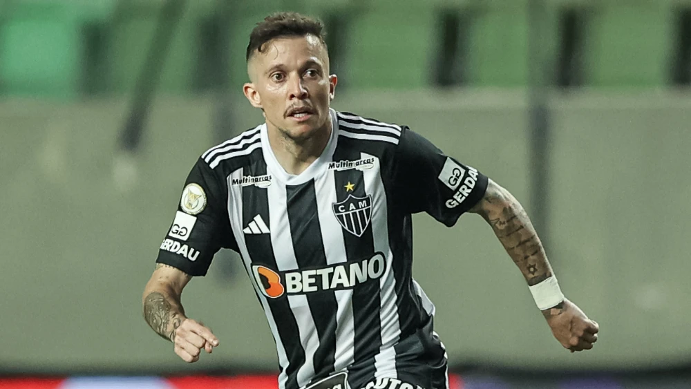 Bernard já foi chamado por Ancelotti e correu para se apresentar