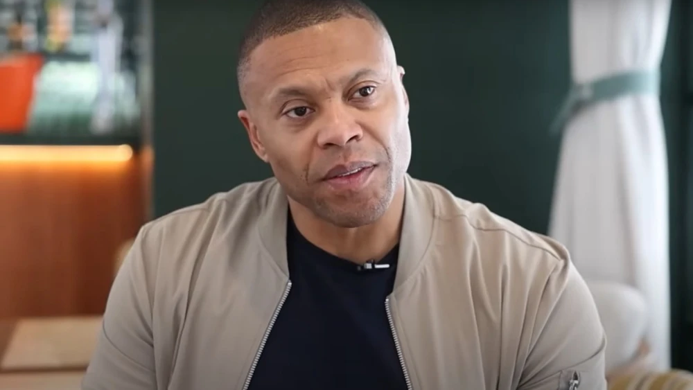 Júlio Baptista assina para ser técnico do Real Madrid