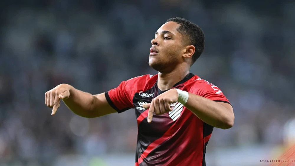 Cruzeiro dorme no ponto e novo Vitor Roque pode deixar clube com cofres vazios
