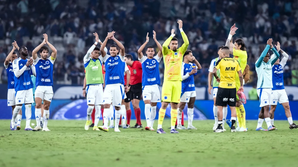 Sem avisar a ninguém: Dois reforços do Cruzeiro foram flagrados no Mineirão