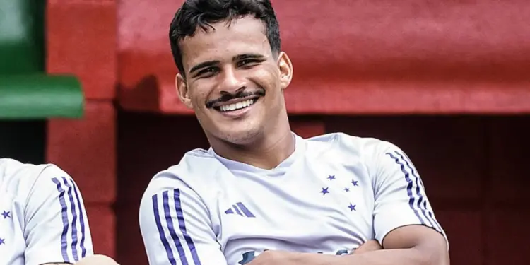 Com saída de Kaiki confirmada para o Benfica, Cruzeiro contrata lateral