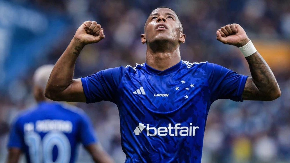 Arthur Gomes só deixou o Cruzeiro e já dá os primeiros passos para voltar