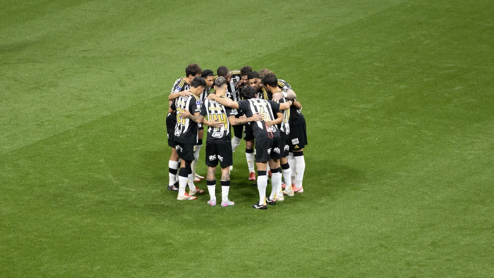 Atlético-MG não dá conta de pagar e está devendo até as calças