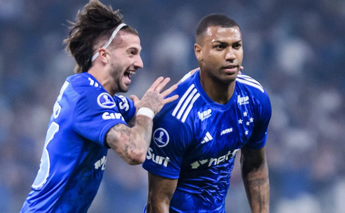Cruzeiro negocia dois jogadores do elenco com o Grêmio