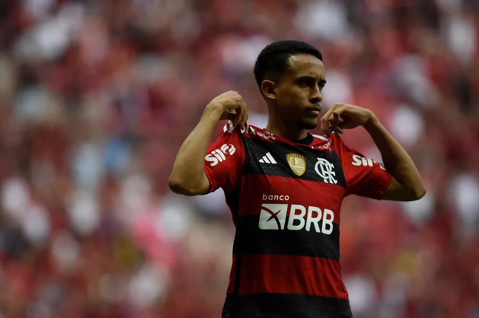 R$ 57,6 milhões e Cruzeiro contrata Matheus Gonçalves do Flamengo