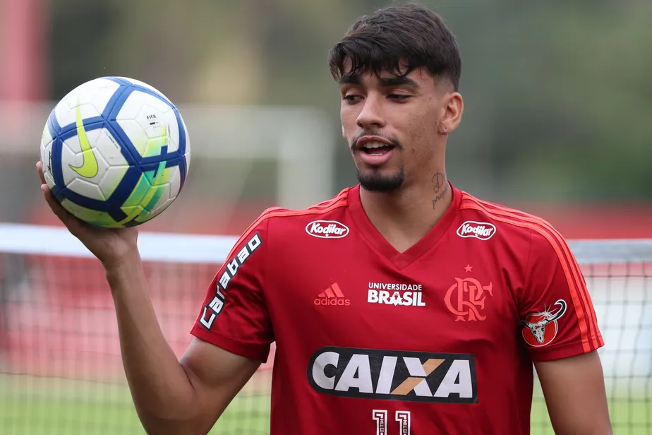 Flamengo é obrigado a esperar 2 meses para saber se pode contratar Lucas Paquetá