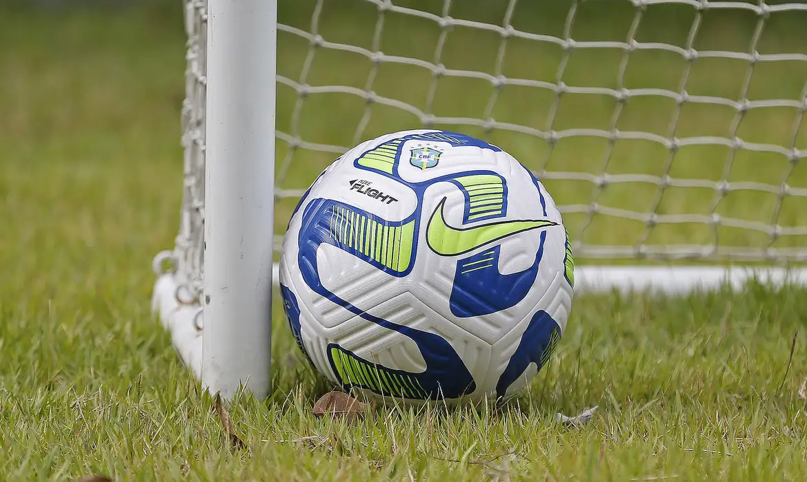Deixou o Cruzeiro para jogar em rival e agora está fazendo chover gols no Brasileiro