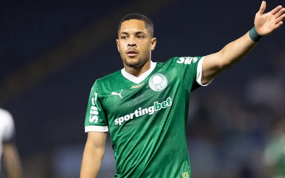 Vitor Roque não segurou as pontas, chamou técnico e pediu pra sair