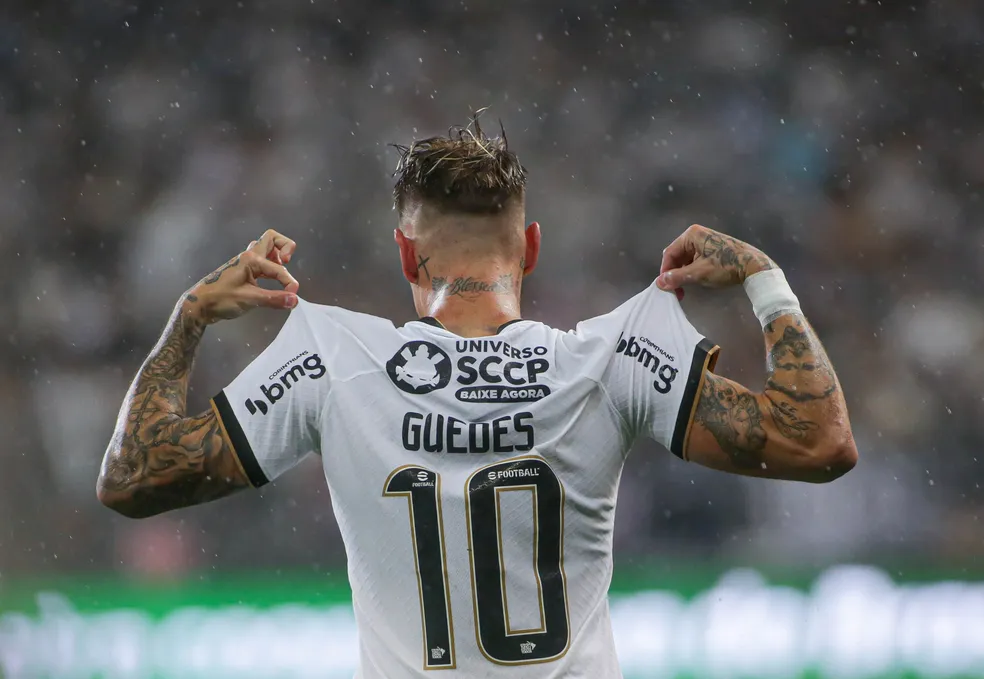 Róger Guedes aceitou trabalhar com Leonardo Jardim e Cruzeiro surge como destino