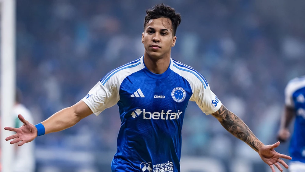 Foi contratado para mudar o futebol do Santos e rasgou elogios a Kaio Jorge do Cruzeiro