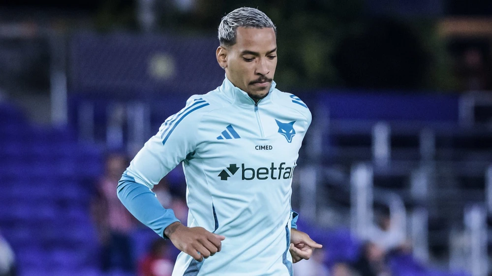 Matheus Pereira já aceitou proposta e pode dividr campo com Gerson ainda em 2025