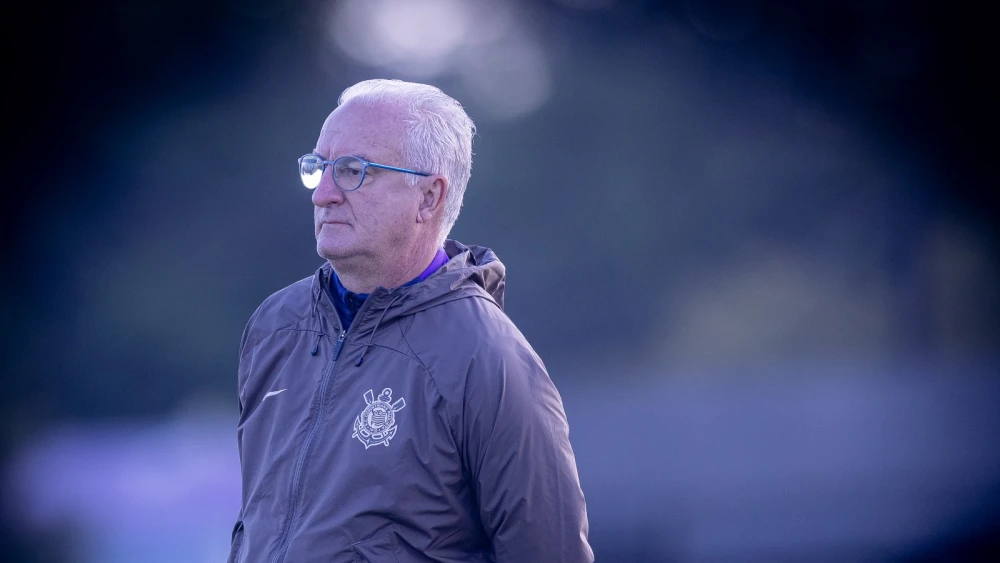 Corinthians ganha reforço para o meio-campo após 90 dias na fila de espera