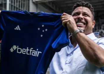 Ronaldo Fenômeno bate o martelo e decide comprar o Corinthians