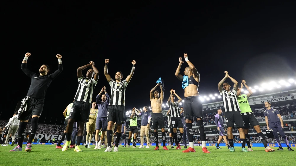 Time inglês levou 1 do Palmeiras, 2 do Corinthians e agora 3 do Botafogo