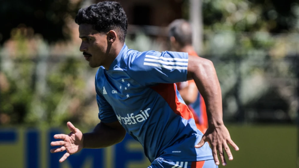 Parça de Kaiki não mede esforços e se apresenta para reforçar o Cruzeiro imediatamente