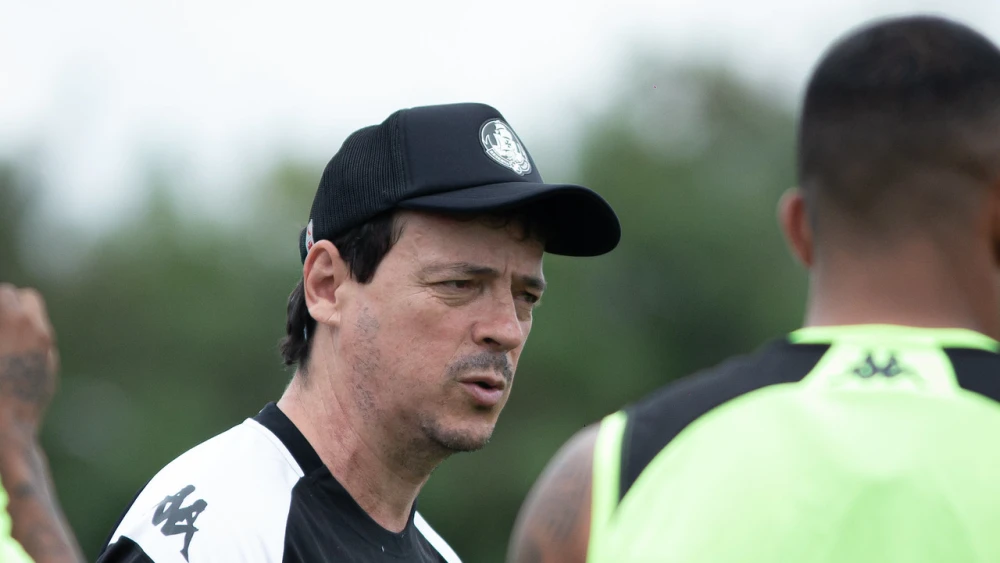 Não deixou saudades no Cruzeiro e agora vai reforçar o Vasco após nove meses na fila de espera