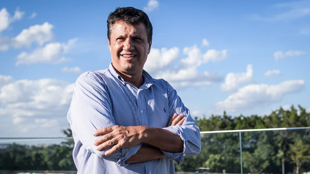 Adilson Batista indica e Pedrinho assina com reforço para o Cruzeiro