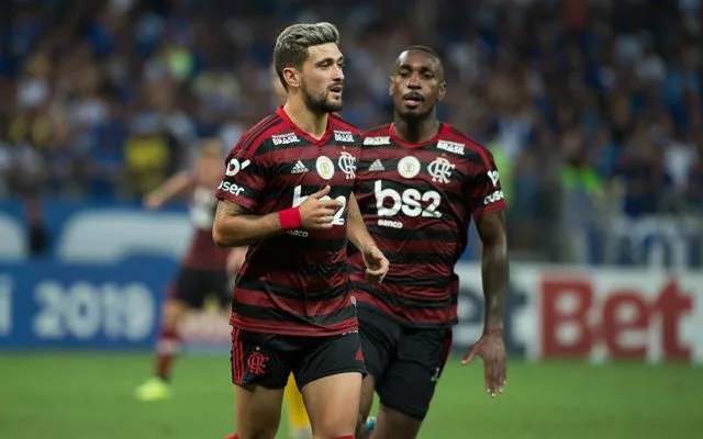 Meia confirma com antecedência e deixará Flamengo após Mundial