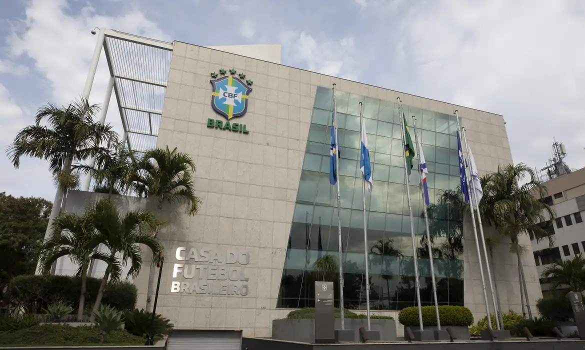 CBF não abre mão e Cruzeiro recebe ultimato para anunciar reforço