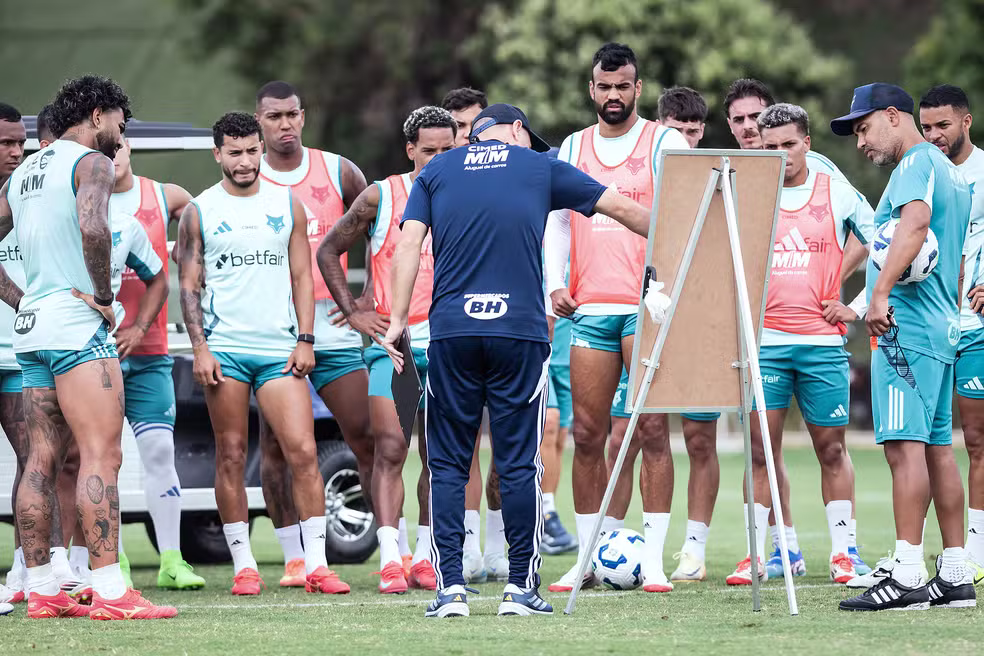 Cruzeiro ganha reforço para o meio-campo após três meses na fila de espera