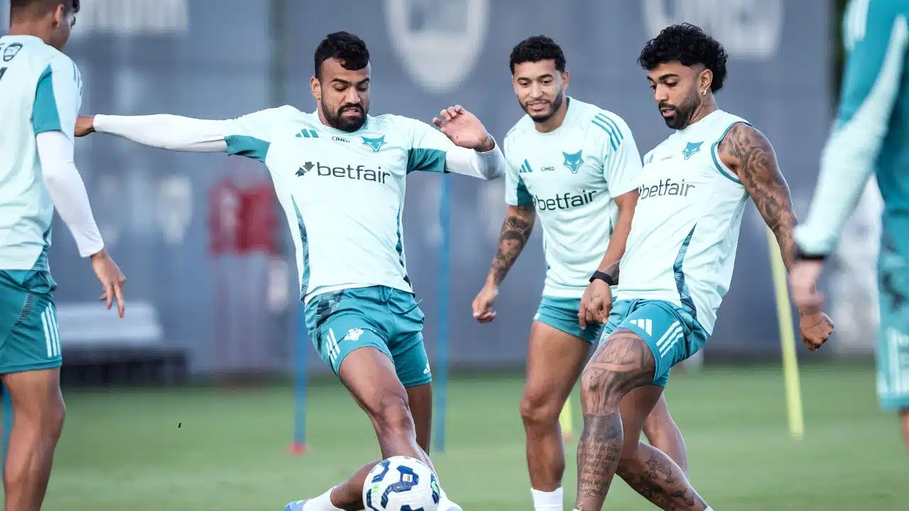 Deixou o Flamengo para ser protagonista e agora está sendo xigado em Belo Horizonte