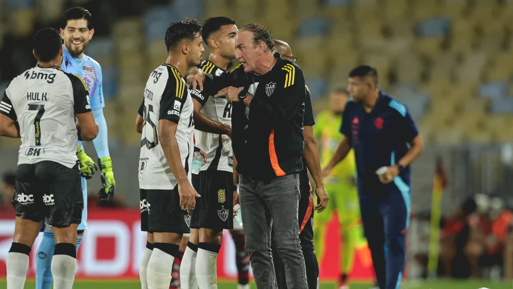 Jogador do Atlético vai de goleador a dependente de bola parada em menos de um ano