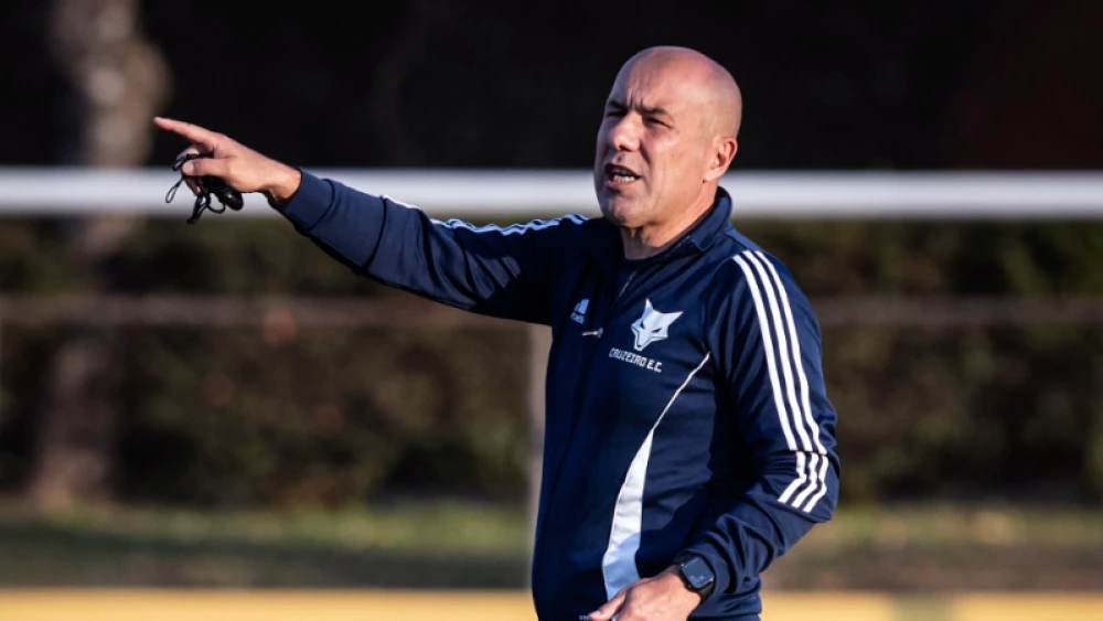 Atacante rescinde contrato e comunica Cruzeiro sobre retorno