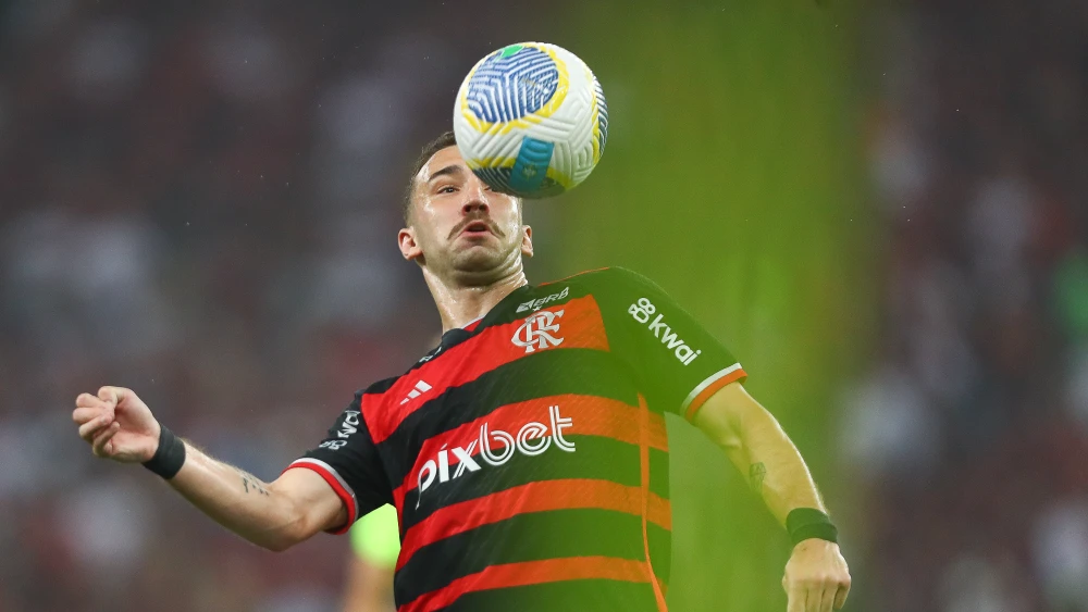 Parça de Fabrício Bruno, Léo Ortiz recebe proposta tentadora para deixar o Flamengo