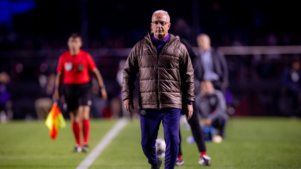 Leonardo Jardim pula de alegria enquanto Dorival chora de tristeza com essa informação
