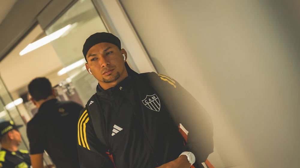 Rony aceitou novo desafio na carreira, deixou tudo em BH e assinou com o Botafogo