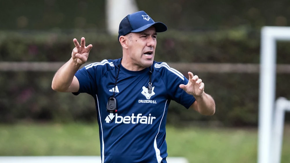 Xodó de Leonardo Jardim acata ordem e está fora do Cruzeiro